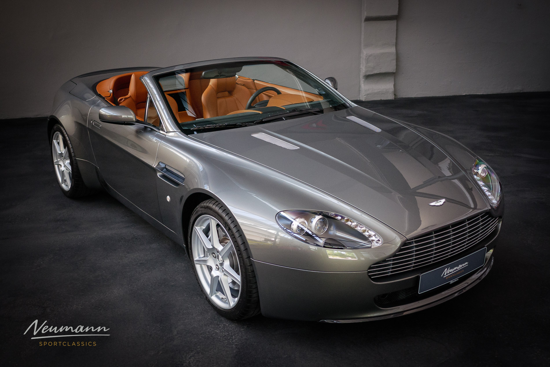 AstonMartin-Vantage-Roadster -10